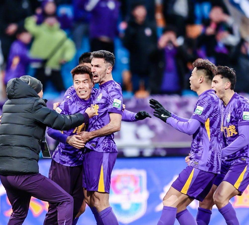 对铲球者出 对铲球者出